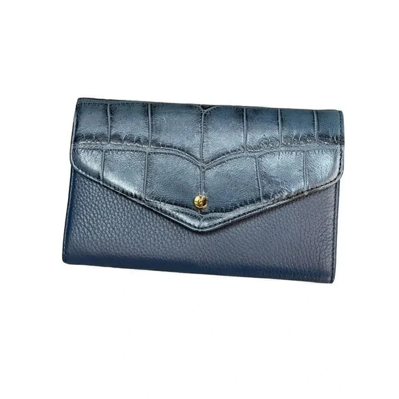 G.I.L.I. Got It Love It Handbags - NWOT G.I.L.I. Leather Clutch